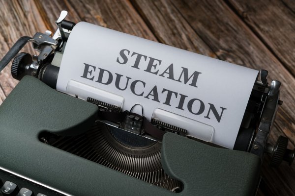 STEM 2025: Dijital Çağın Mimarı